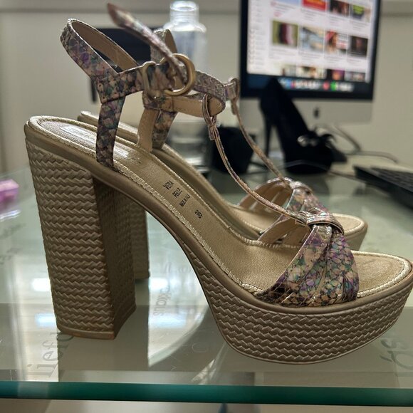 Space Moda Italian Heeled Sandles - Picture 2 of 2